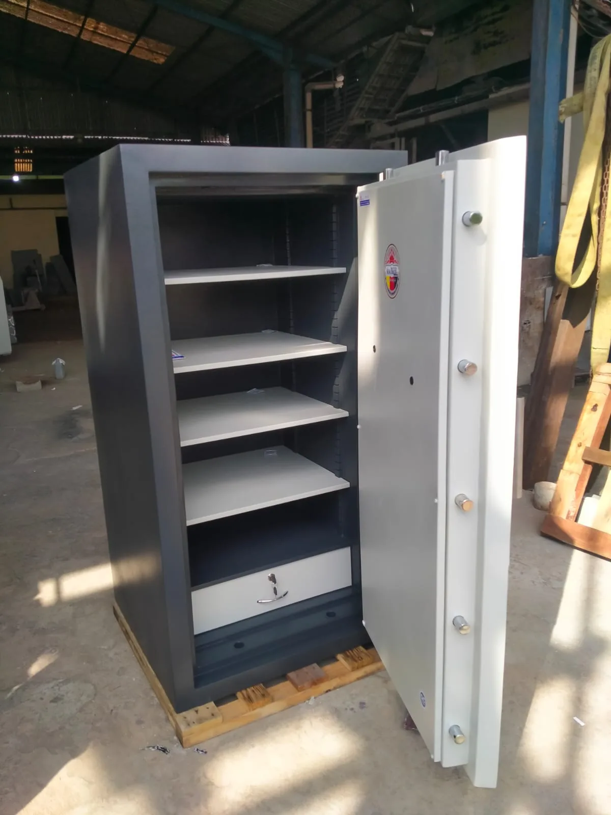 Brankas rumah tahan api tipe zigler 6 uk T150 x L80cm