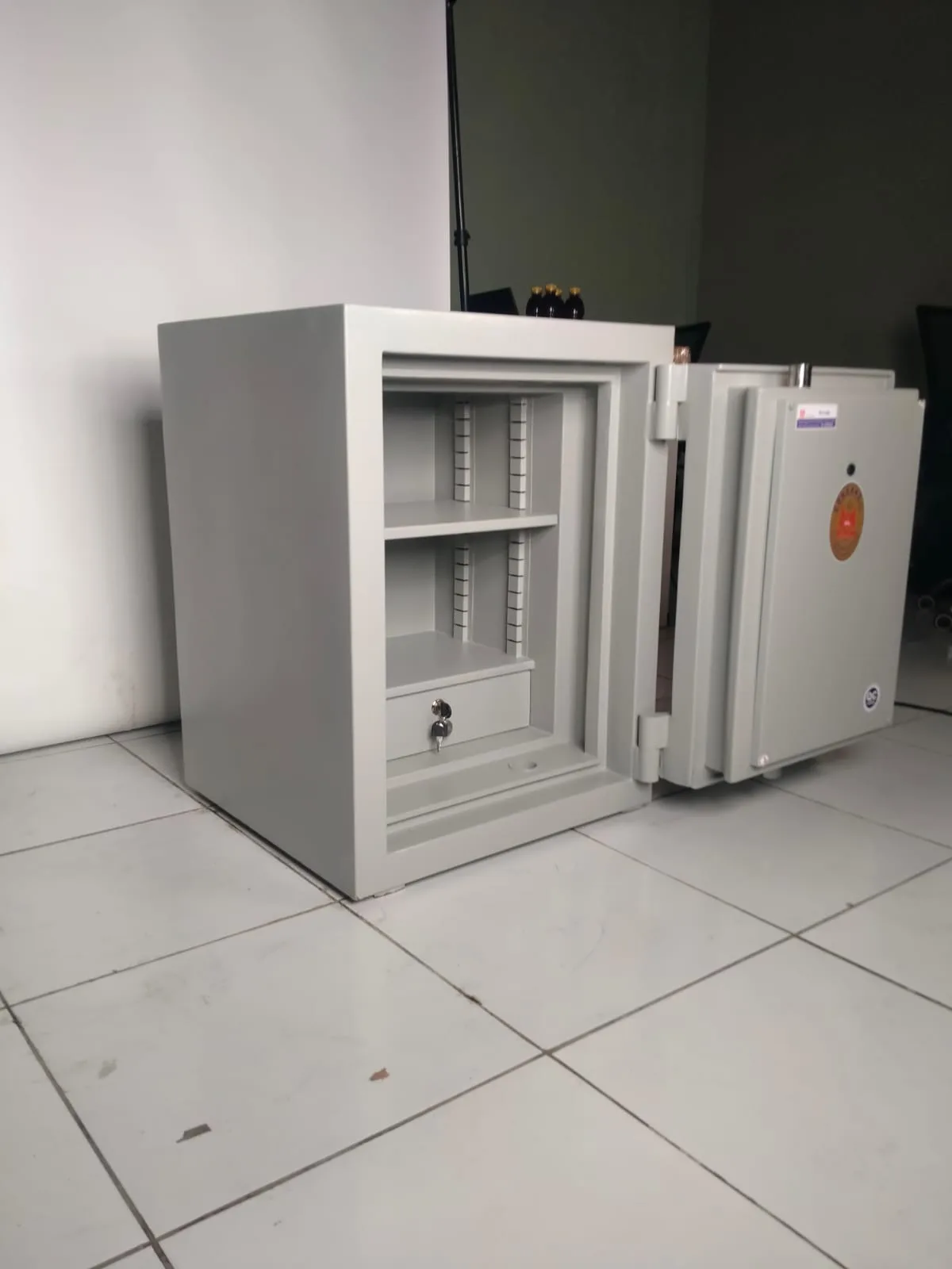 Brankas rumah tahan api tipe Perfection 3 uk T85 x L55 x D52cm