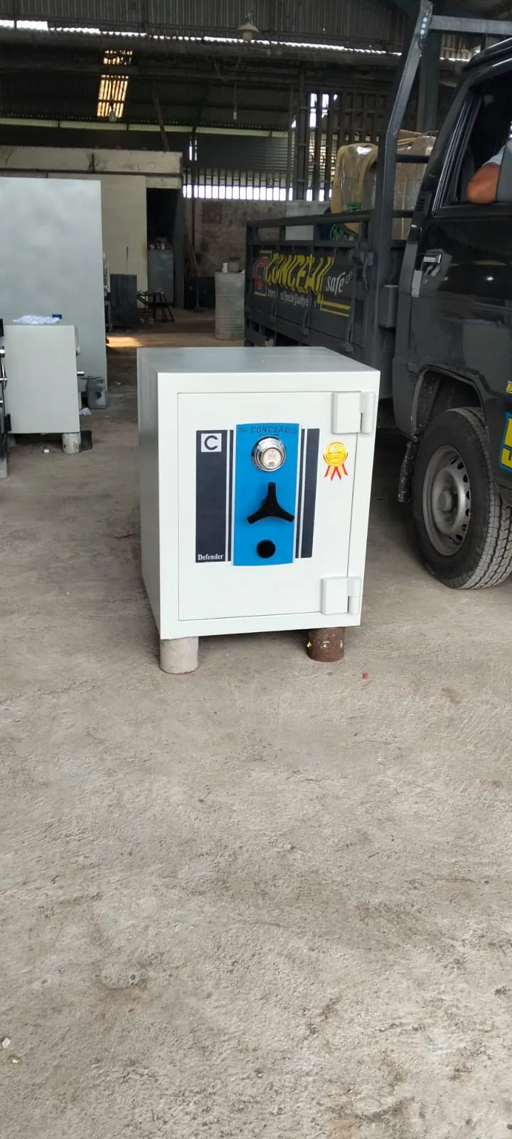 Brankas rumah tahan api tipe Defender 2 uk T72 x L58cm