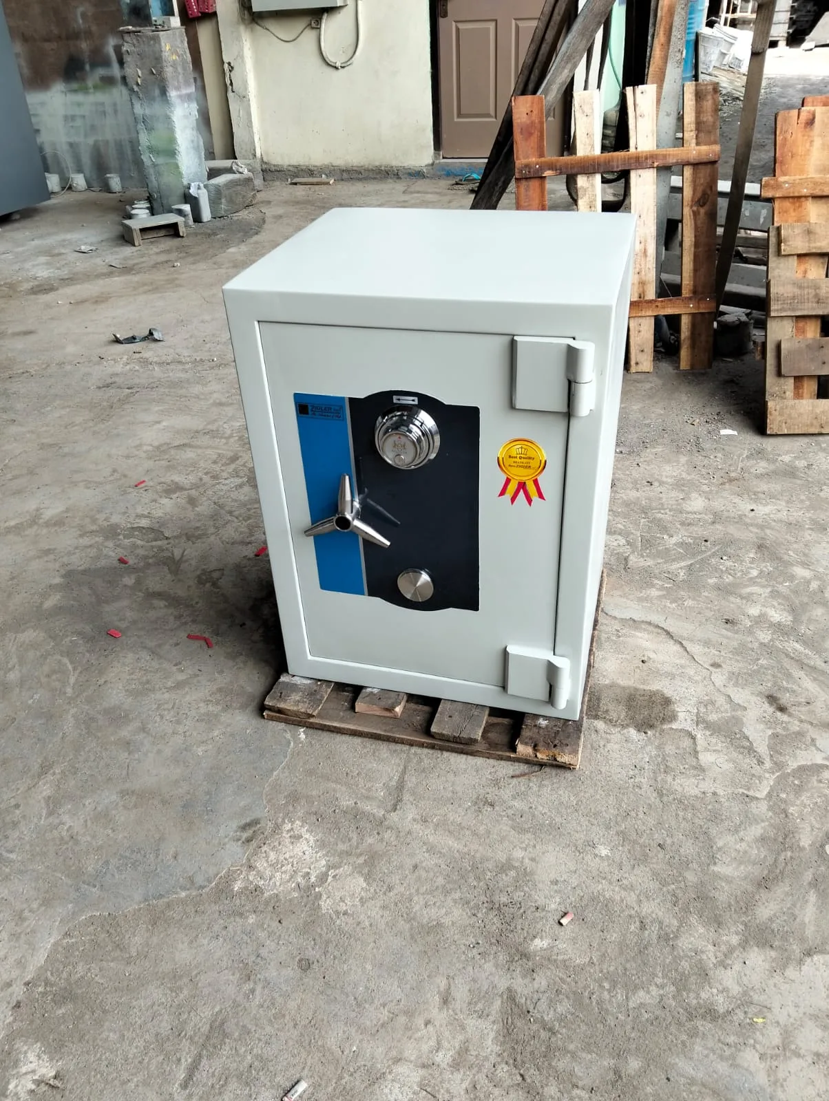 Brankas rumah tahan api tipe zigler 2 uk T70 x L56cm