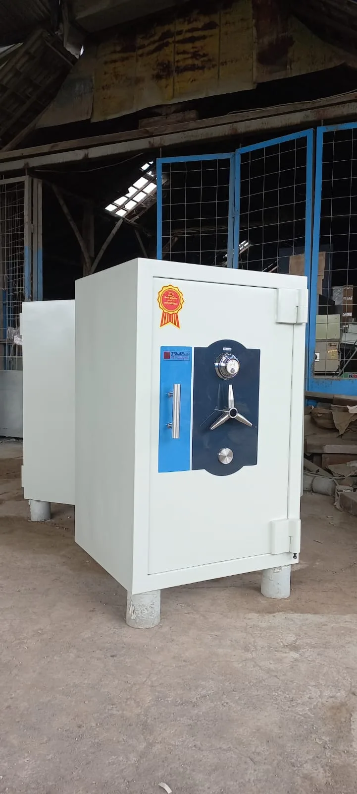 Brankas rumah tahan api tipe zigler 5 uk T125 x L70 x D72cm