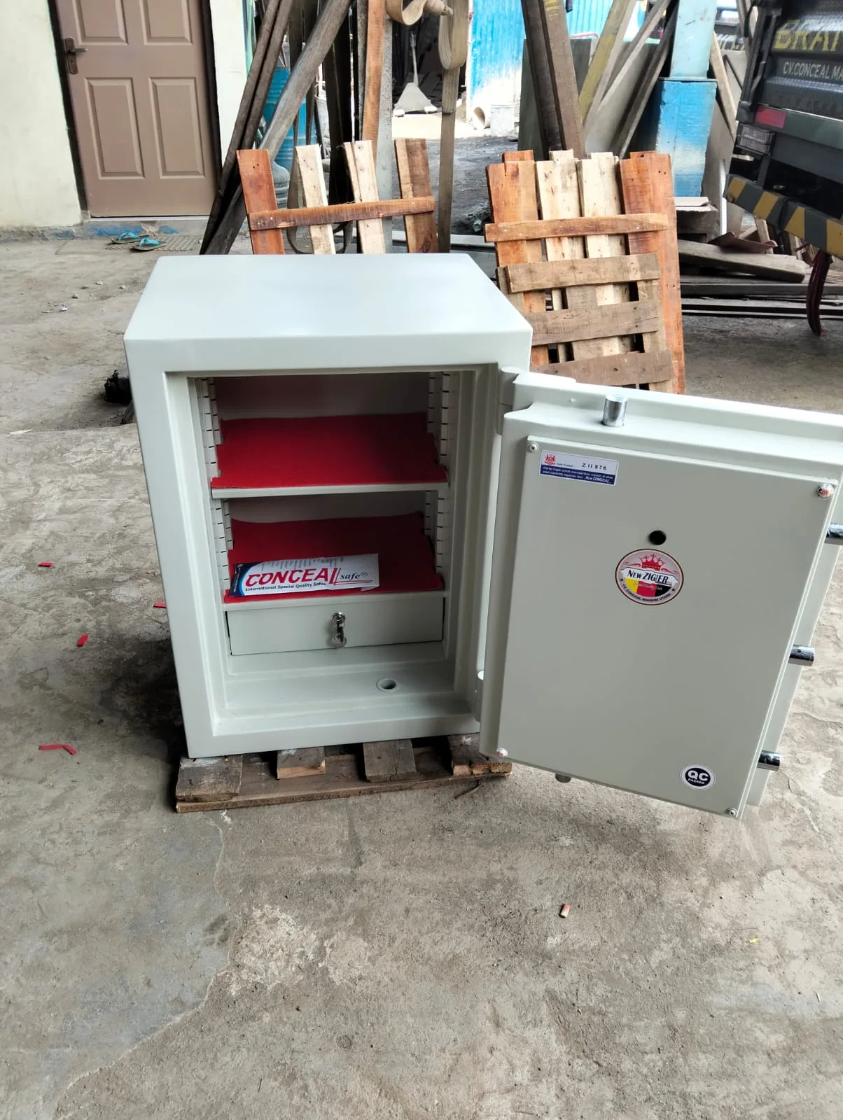 Brankas rumah tahan api tipe zigler 2 uk T70 x L56cm